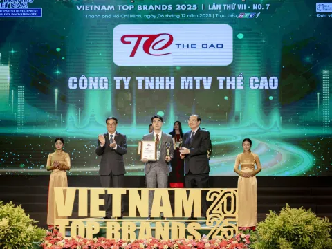 CÔNG TY BĂNG TẢI THẾ CAO VINH DỰ NHẬN GIẢI THƯỞNG TOP 10 THƯƠNG HIỆU HÀNG ĐẦU VIỆT NAM